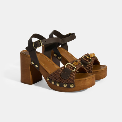 Kadın Kahve Tokalı Aksesuarlı Detaylı Topuklu Sandalet