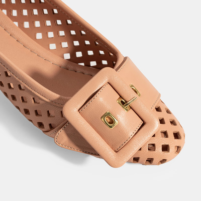 Kadın Pembe Toka Aksesuarlı Perforeli Deri Babet