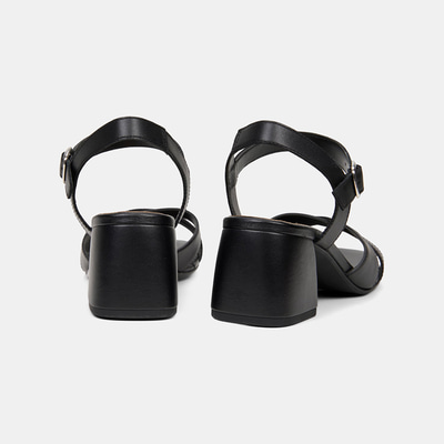 Kadın Siyah Ayarlanabilir Metal Tokalı Deri Sandalet