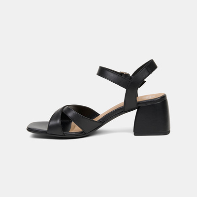 Kadın Siyah Ayarlanabilir Metal Tokalı Deri Sandalet