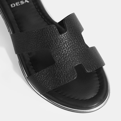 Kadın Siyah Ayarlanabilir Tokalı Deri Sandalet