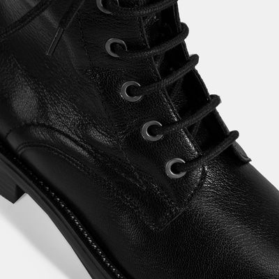 Kadın Siyah Bağcıklı Deri Postal Bot