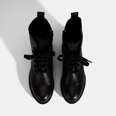 Kadın Siyah Bağcıklı Deri Postal Bot