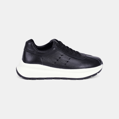 Kadın Siyah Bağcıklı Kalın Tabanlı Deri Sneaker