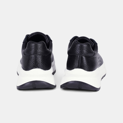 Kadın Siyah Bağcıklı Kalın Tabanlı Deri Sneaker