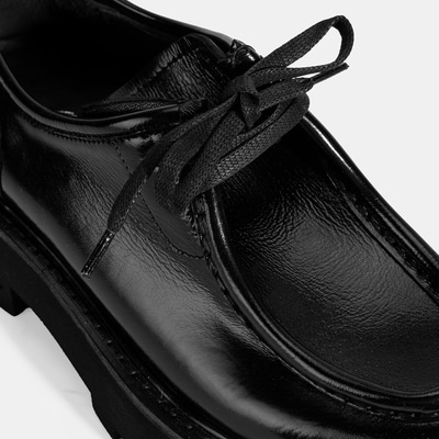 Kadın Siyah Bağcıklı Rugan Günlük Ayakkabı