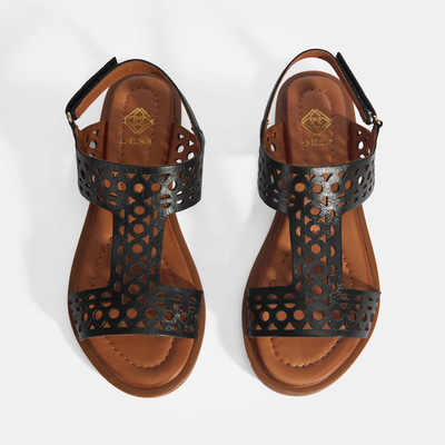 Kadın Siyah Cırt Detaylı Perforeli Deri Sandalet