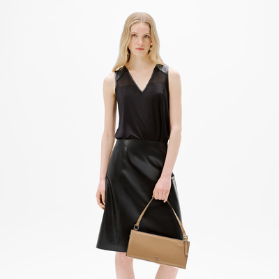 Kadın Siyah Deri Detaylı Perforeli Bluz