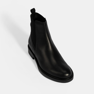 Kadın Siyah Lastik Detaylı Deri Bot