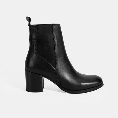 Kadın Siyah Lastik Detaylı Topuklu Deri Bot