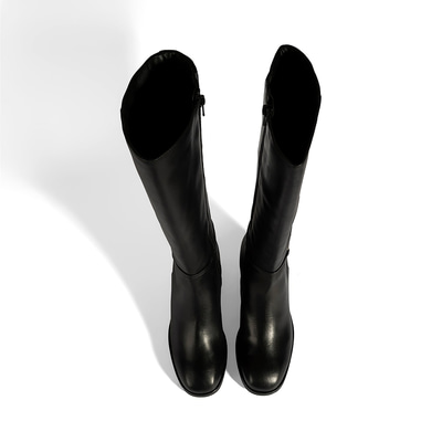 Kadın Siyah Metal Aksesuarlı Deri Çizme