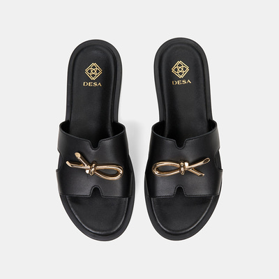 Kadın Siyah Metal Toka Aksesuarlı Deri Terlik