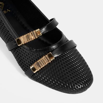 Kadın Siyah Metal Toka Aksesuarlı Deri Babet