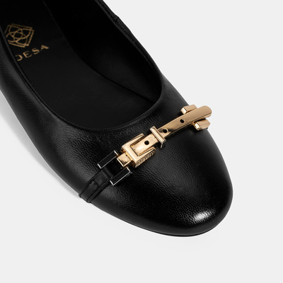 Kadın Siyah Metal Toka Aksesuarlı Deri Babet