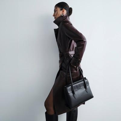 Kadın Siyah Monogram Baskılı Deri Omuz Çantası