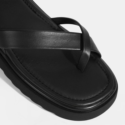 Kadın Siyah Parmak Arası Deri Sandalet