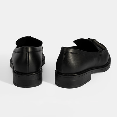 Kadın Siyah Püskül Detaylı Deri Loafer