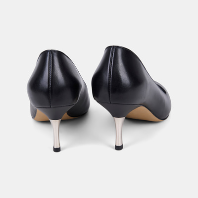 Kadın Siyah Sivri Burunlu Metal Topuklu Deri Stiletto
