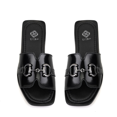 Kadın Siyah Toka Aksesuarlı Deri Terlik