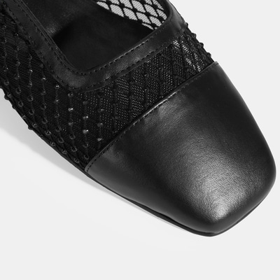 Kadın Siyah Toka Aksesuarlı File Babet