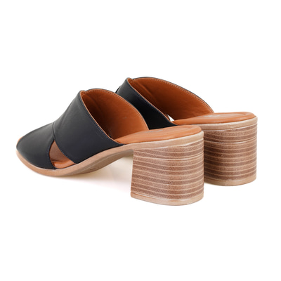 Kadın Siyah Topuklu Deri Terlik