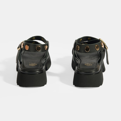 Kadın Siyah Zımba Detaylı Deri Sandalet