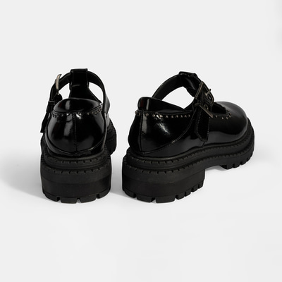 Kadın Siyah Zımba Detaylı T-Bant Rugan Ayakkabı