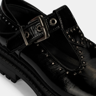 Kadın Siyah Zımba Detaylı T-Bant Rugan Ayakkabı