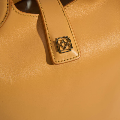 Kadın Turuncu Deri Omuz Çantası