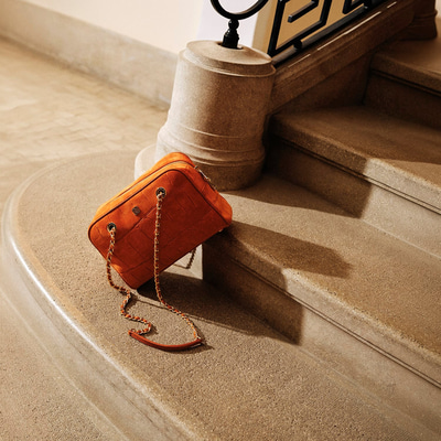 Kadın Turuncu Zincir Askılı Süet Deri Omuz Çantası