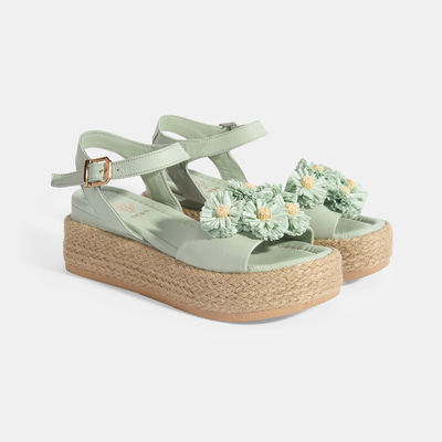 Kadın Yeşil Çiçek Aksesuarlı Ayarlanabilir Tokalı Deri Sandalet