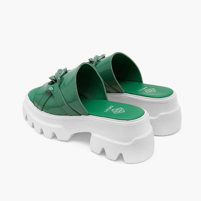 Kadın Yeşil Zincir Detaylı Deri Terlik