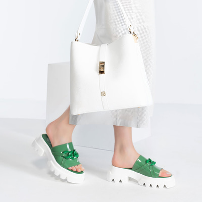 Kadın Yeşil Zincir Detaylı Deri Terlik