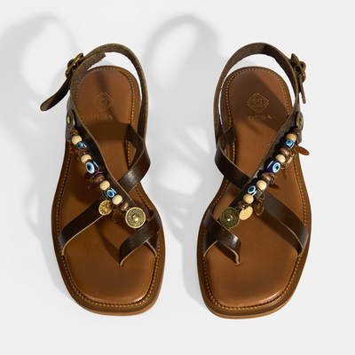 Kahve Kadın Toka Detaylı Aksesuarlı Deri Sandalet