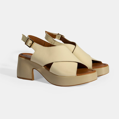 Krem Kadın Toka Detaylı Deri Sandalet