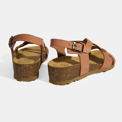 Pembe Kadın Toka Detaylı Süet Sandalet