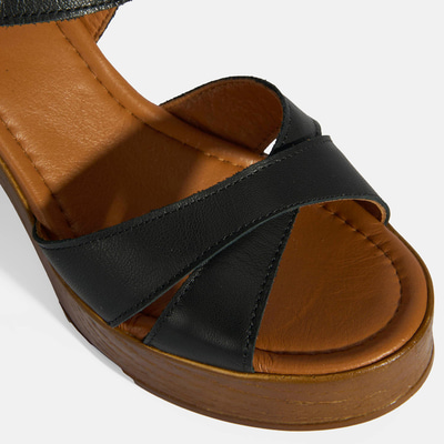 Siyah Kadın Toka Detaylı Deri Sandalet