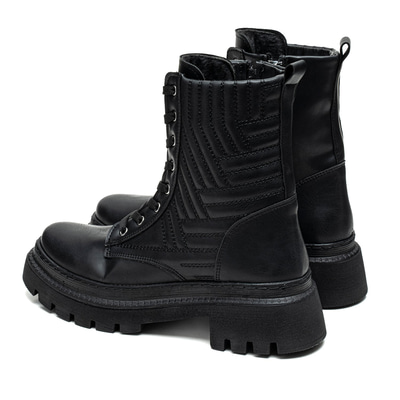 Valinda Siyah Kadın Bot