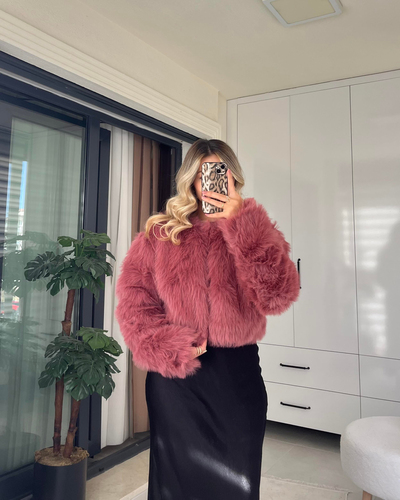PEMBE TÜYLÜ CEKET