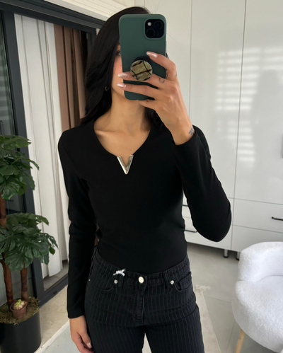 SİYAH V YAKA DETAY BODY