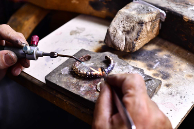 DOES THE GOLD PLATED JEWELRY TARNISH?