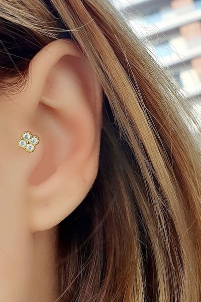925ayar gümüş üzerine altın kaplama Zirkon taş detaylı Çiçek Figürlü Tragus Kıkırdak Piercing