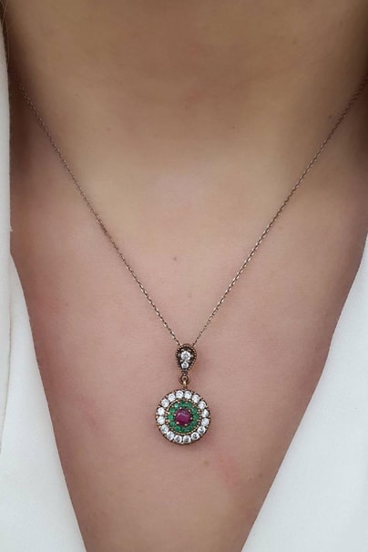 Kök yakut zümrüt ve zirkon Taş detaylı 925 ayar gümüş otantik kolye zincir