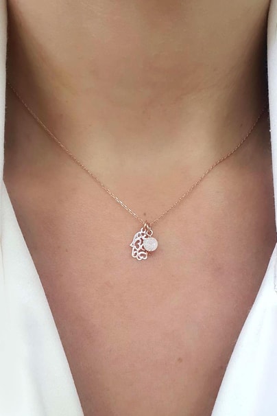 Kristal Kuvars taşlı 925ayar gümüş üzerine rose altın kaplama fatmanin eli figürlü minimal kolye