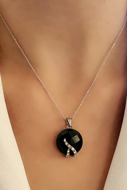 Oniks taşlı zirkon taş detaylı italyan tasarımı 925 ayar gümüş modern kolye 