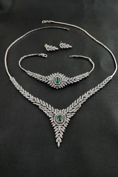 Pırlanta Parlaklığında Zirkon Taşlı 925 ayar Gümüş Set Takım Özel Seri