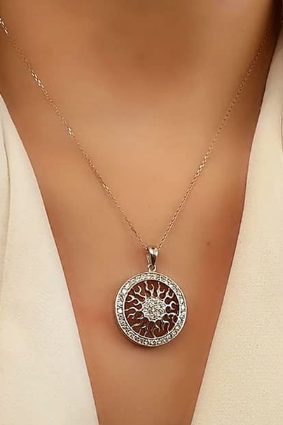 Zirkon taşlı güneş figürlü 925 ayar gümüş tasarım kolye