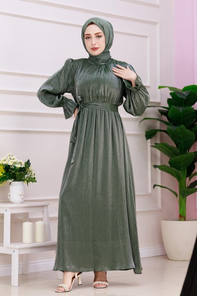 Shimmery dress with large sleeves - green color 