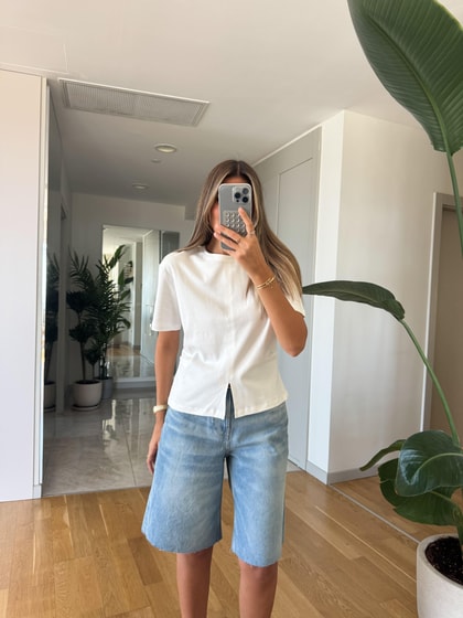 Dilvin Yırtmaç Detaylı Tişört - Ekru