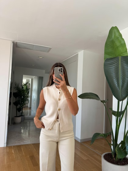 Gold Düğmeli Triko Yelek - Ekru